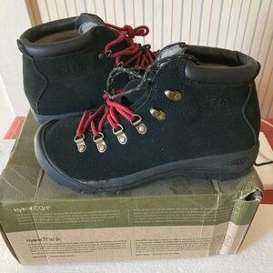 Keen Cortina Boots NIB Black Suede 9